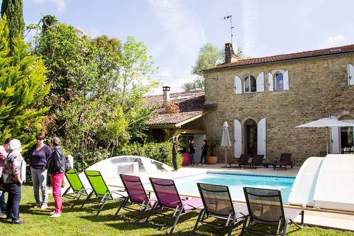 Chambre d’hôte pour 2 personnes, avec jacuzzi et jardin ainsi que sauna et piscine, animaux acceptés