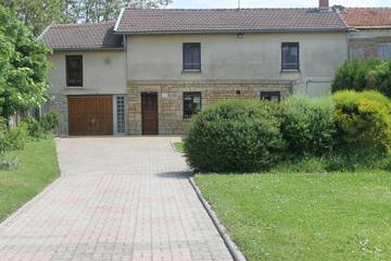 Gîte pour 11 personnes, avec terrasse et jardin dans les Ardennes