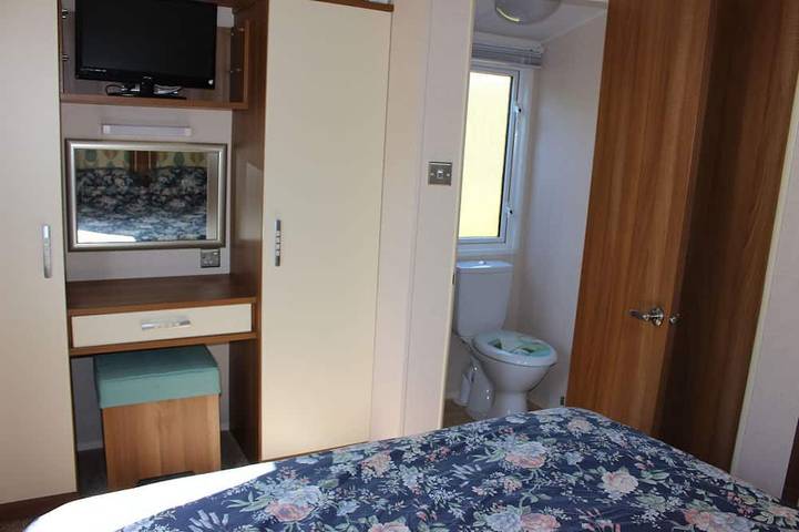 Loch View - luxury cabin with spectacular alpine and loch views in Argyll & Bute