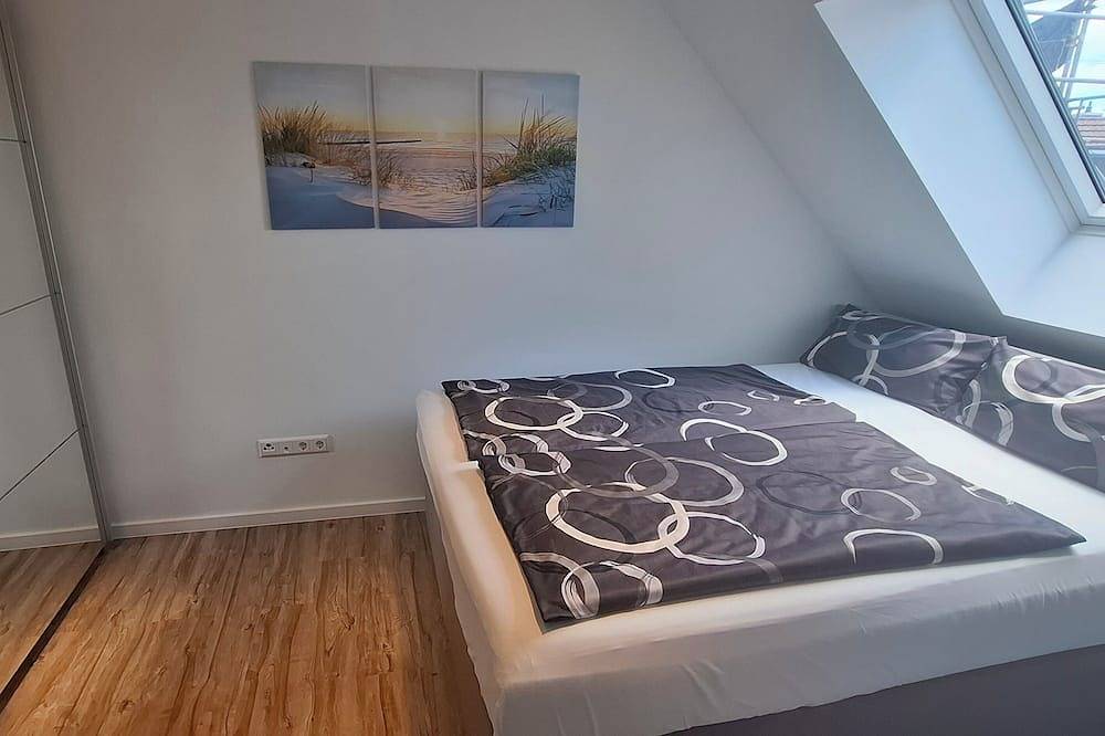 Entire apartment, Modern attic apartment with flair in a good location in Karlsruhe, Rhine Plain