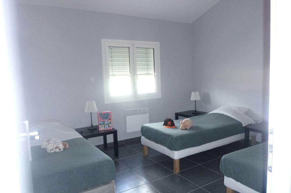 Villa spacieuse avec 5 chambres 15 personnes au Camping les Paillotes -Ardèche in Ruoms, Ardèche
