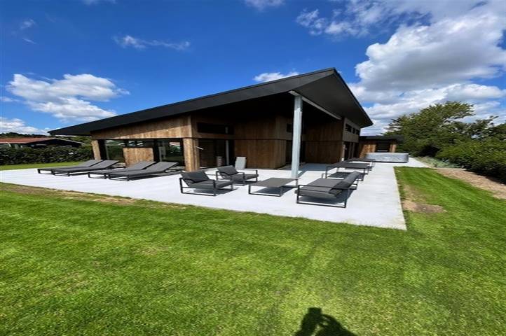 Ferienhaus für 8 Personen, mit Whirlpool und Sauna sowie Terrasse in Diernæs