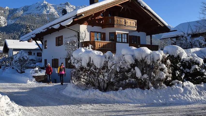 Ferienwohnung für 3 Personen, mit Balkon in Alpenwelt Karwendel - 2