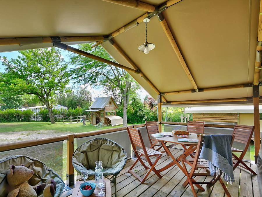 Camping Le Château - Safarizelt 5 personen - Lodge Kenya Confort 35m² 2 Zimmer + Überdachte Terrasse 4/5 Pers. in Hauterives, Valence und Umgebung