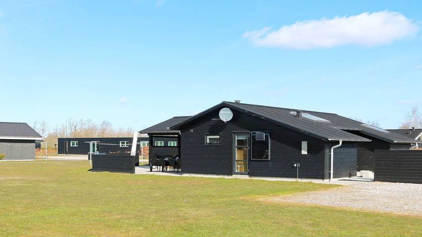 Ferienhaus für 9 Personen, mit Sauna und Terrasse sowie Whirlpool in Øster Hurup