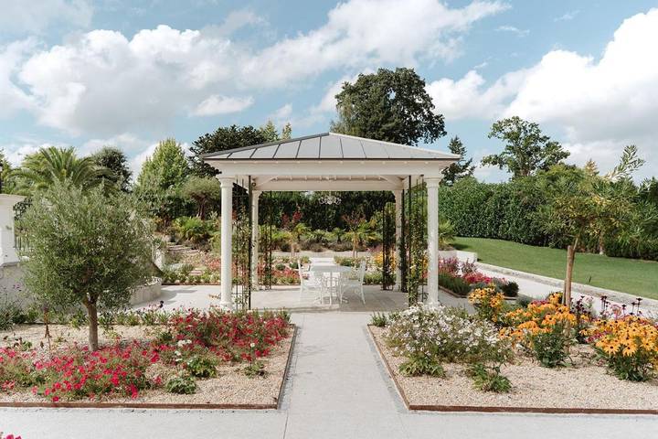 Location de vacances pour 2 personnes, avec vue ainsi que terrasse et jardin à Tinténiac - 2