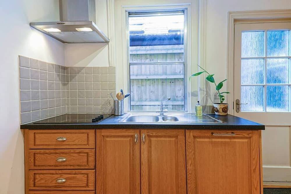 Entire apartment, Escape to Boscobel: Enjoy a Cosy 1 Bed Apartment with Free Parking in Winchester, South Downs