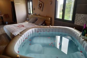 Gîte pour 6 personnes, avec jacuzzi à Aigues-Vives (Aude)