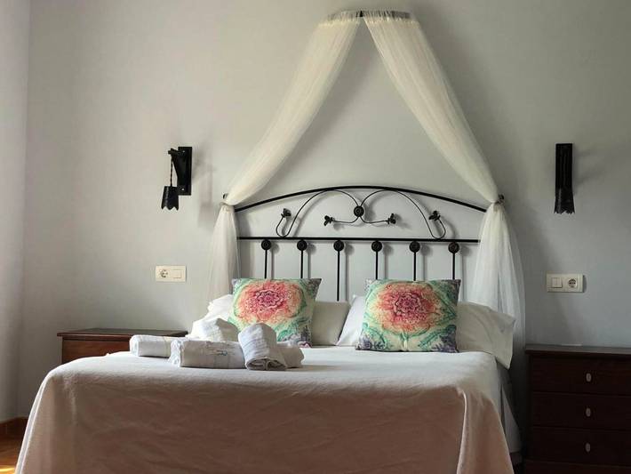 Hotel para 17 personas, con jardín además de piscina y vistas en Parres - 2