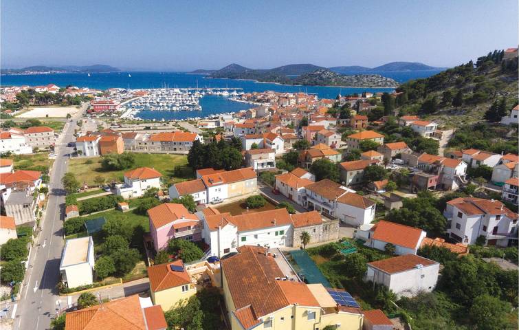Location de vacances pour 10 personnes, avec terrasse à Tribunj - 4