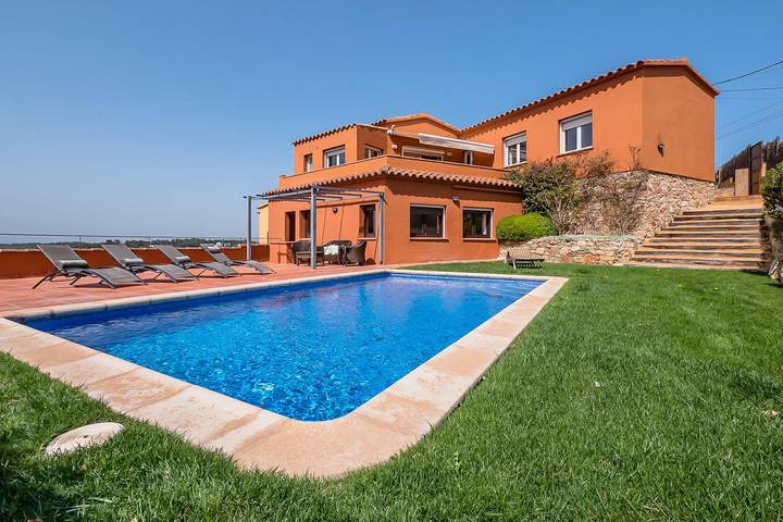 Chalet pour 8 personnes, avec terrasse et jardin - 1