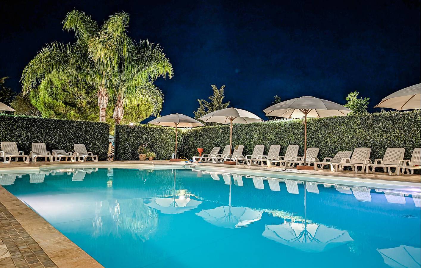 Ganze Ferienwohnung, Rückzugsort am Strand: Pool, AC, Parkplatz, Terrasse in Marsala, Trapani Provinz