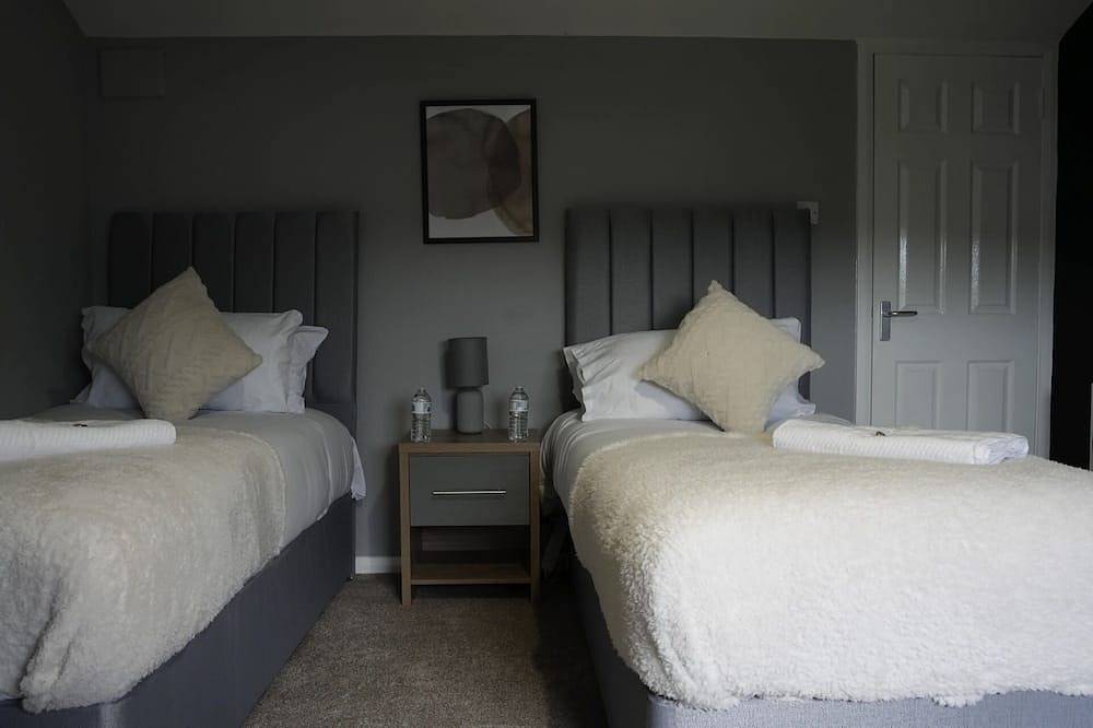 Refreshing Modern Home in Livingston in Livingston, West Lothian