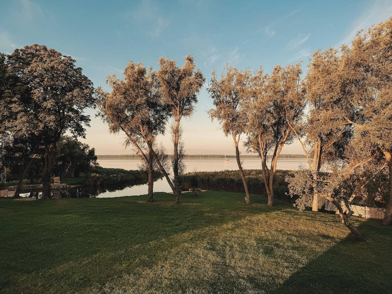 Watermark Usedom - Premium Ferienhaus direkt am Wasser mit eigener Badestelle - Haus Welle in Rankwitz, Usedom