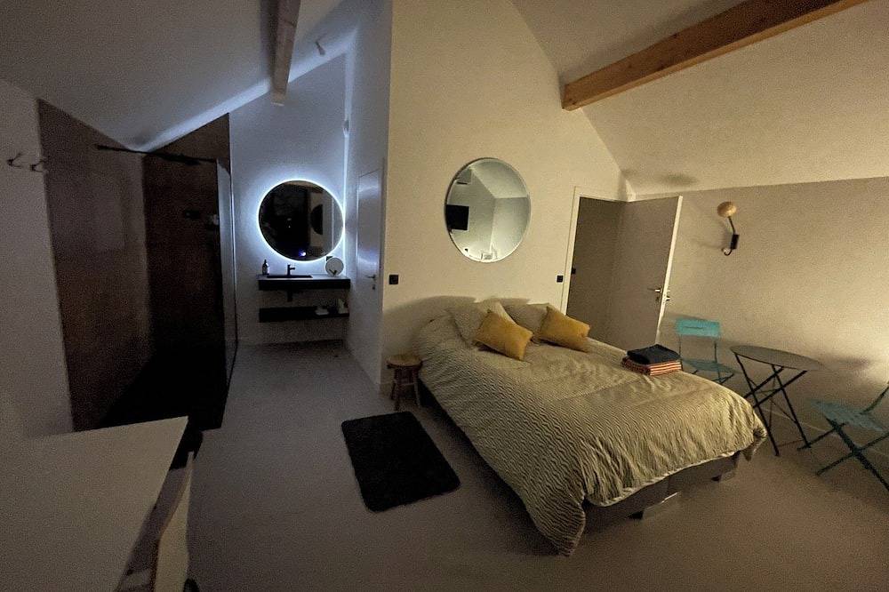 Near Arkea Arena for this room with an incredible view in Bouliac, Bordeaux und Umgebung