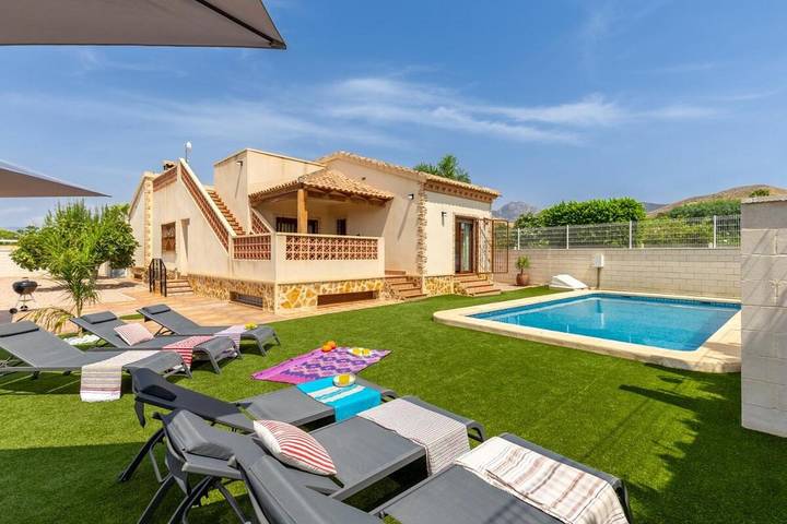 Chalet para 6 personas, con jardín y piscina, Se admiten mascotas - 1