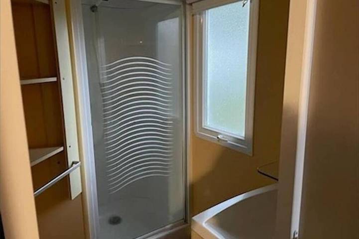 Ganze Wohnung, H004-Eigenes Badezimmer-Terrasse-Familie-Wohnwagen in La Boissière-de-Montaigu, Loire-Tal