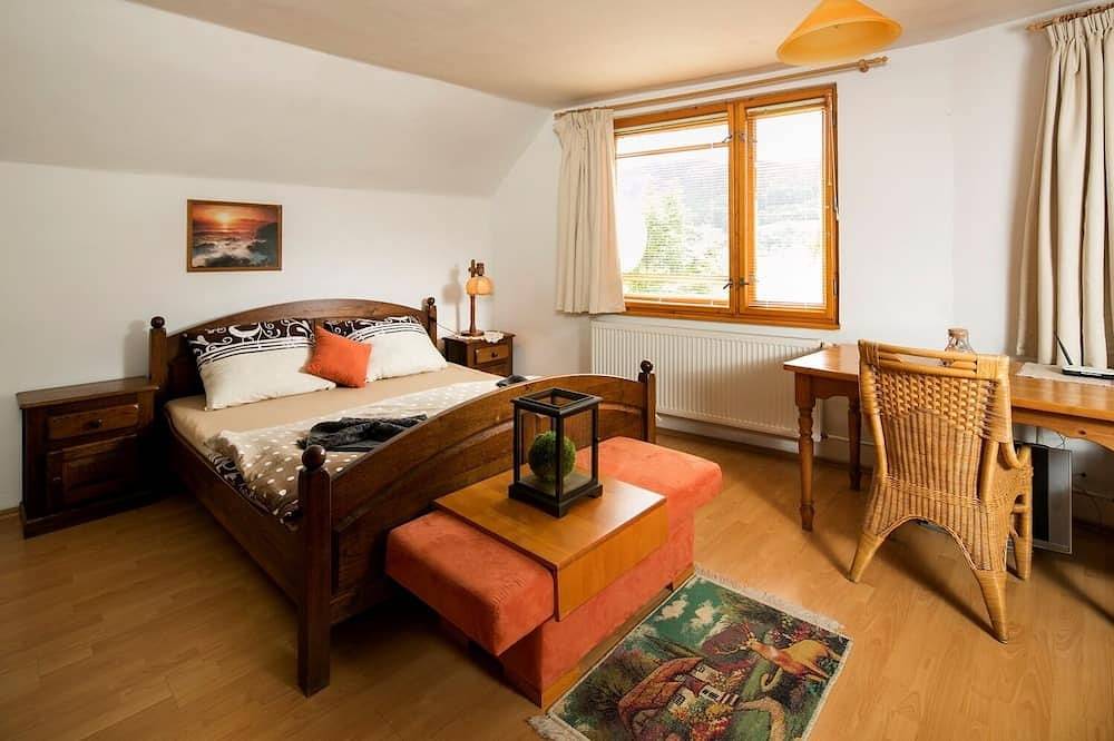 Atmospheric villa in nature, (14 p.), Fireplace, 2 saunas, wifi, large garden in Central Slovakia