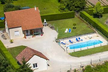 Gîte pour 8 personnes, avec jardin à Aynac