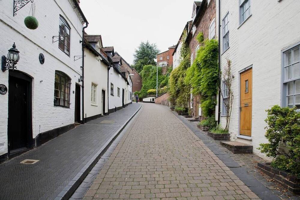 Award Winning Shining Star on the Historic Cartway with River Views in Bridgnorth, Shropshire