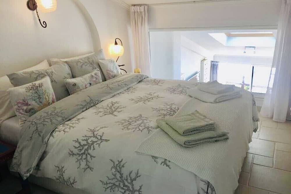 Vermar - Arrifana Beach in Arrifana, Aljezur