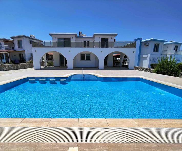 Villa avec piscine privée · Maison familiale à Bahceli in Chypre du Nord