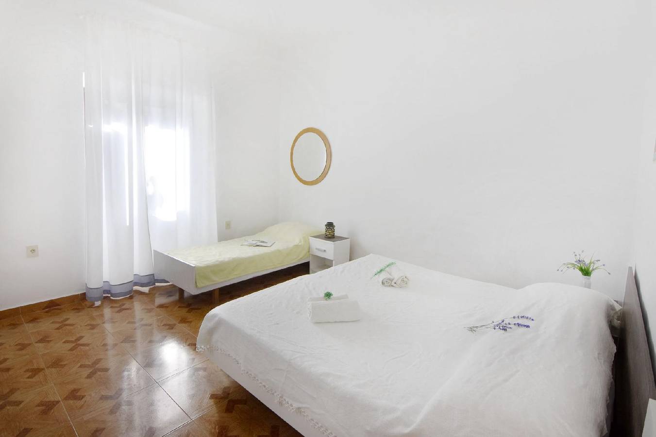 Entire holiday apartment, Silva ground floor apartment with garden in Umag, Umag Region