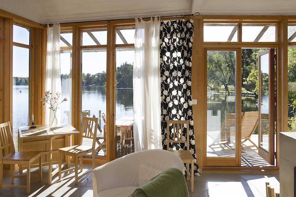 Own jetty by the sea, 18 km to Stockholm city in Kummelnäs, Nacka