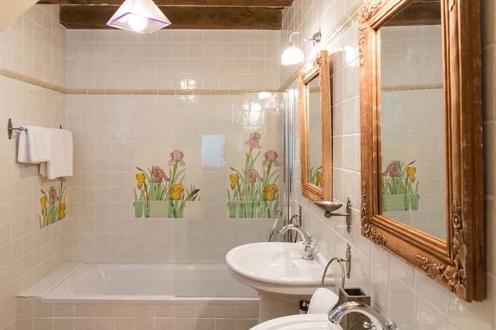 Gîte pour 4 personnes, avec terrasse ainsi que piscine et jardin à Malansac - 3