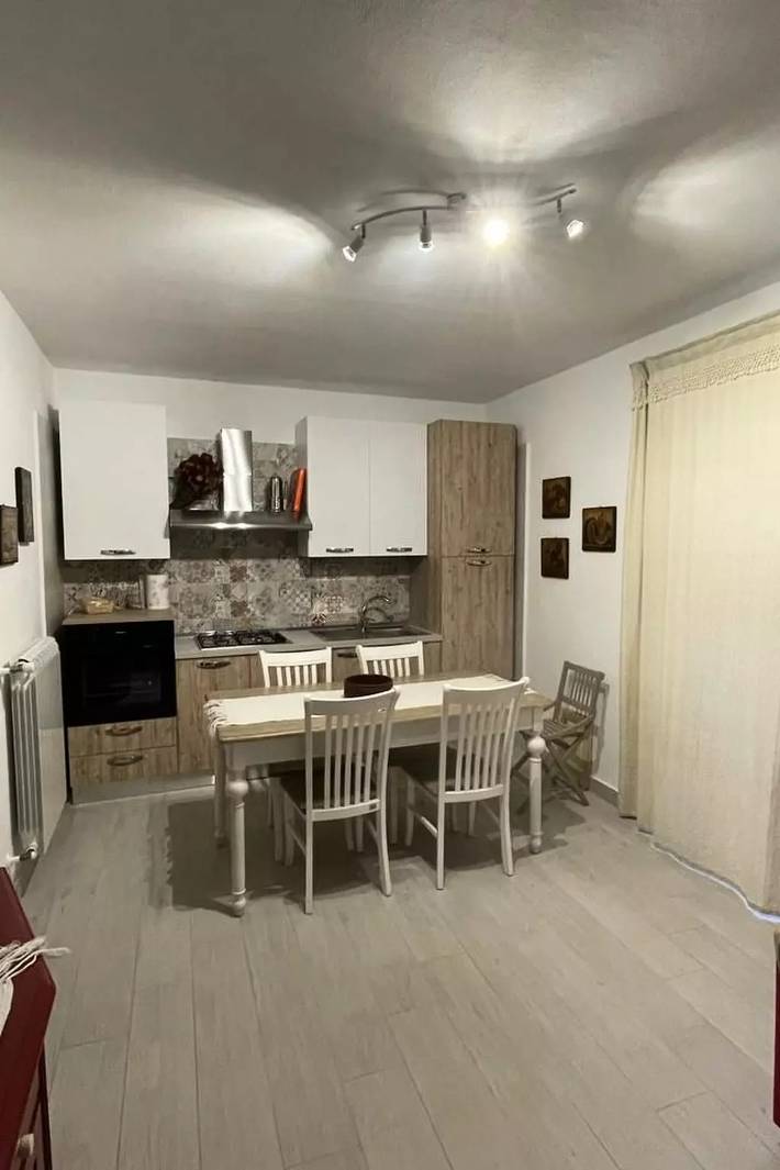 Appartamento per 6 persone, con balcone a Pollina