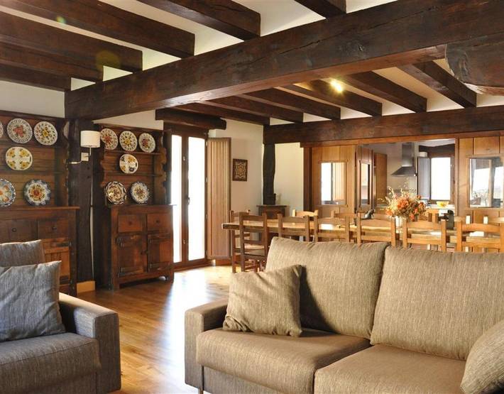 Casa rural 'Barbenea' con vistas a la montaña, jardín privado y Wi-Fi in Oronoz-Mugaire, Baztán