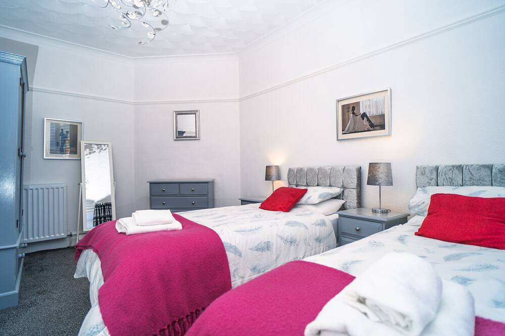 Entire apartment, Studio Apartment with double bed in Rhos on Sea, Conwy region