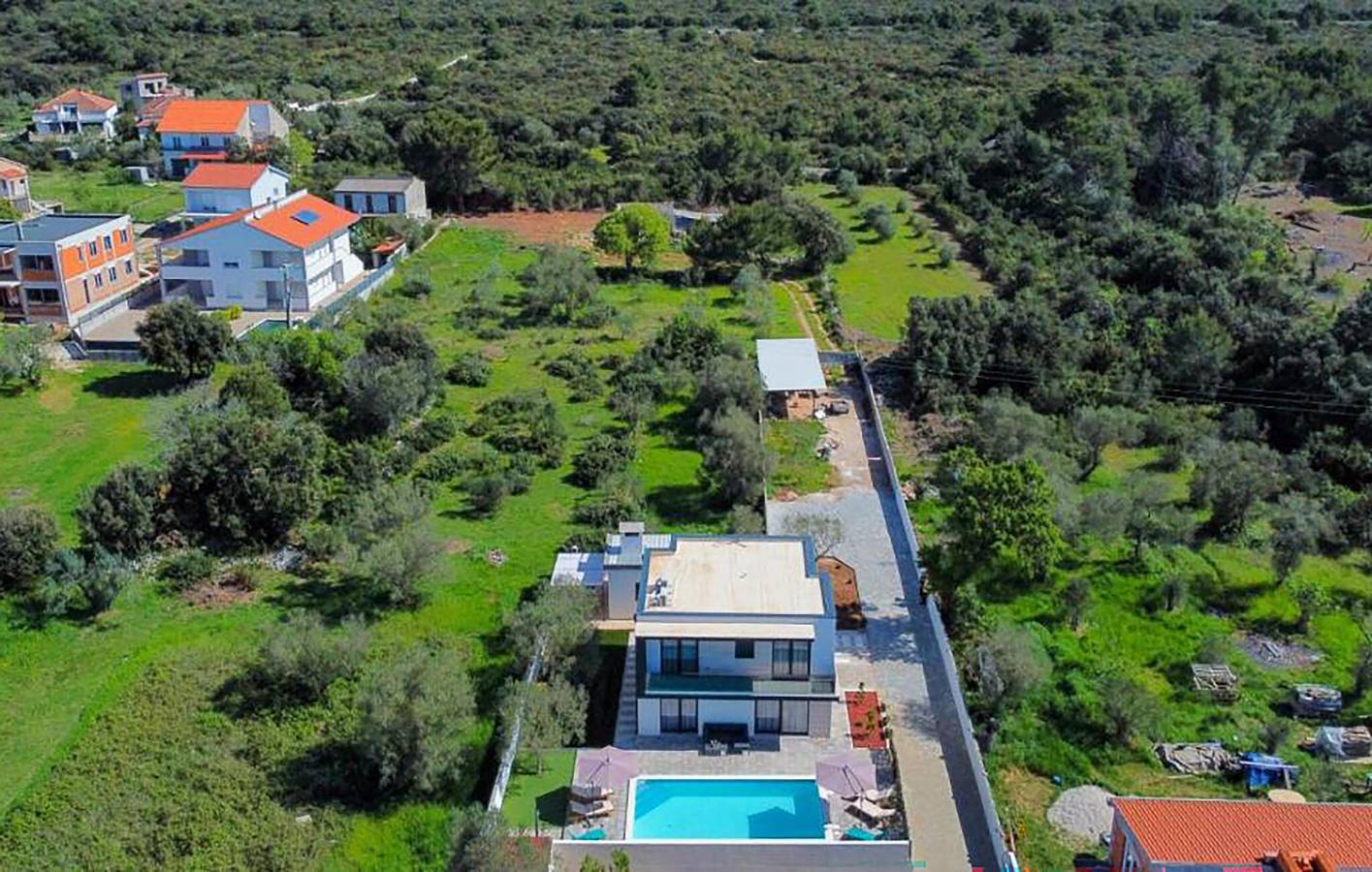 Gemütliche 2-Zimmer-Wohnung mit Pool und WLAN, in der Nähe des Strandes Dječji Raj in Sukosan, Zadar