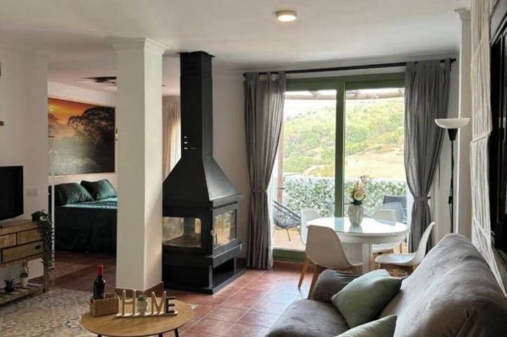 Apartamento entero, Lujosa Suite en plena naturaleza. Jacuzzi, chimenea y unas vistas increíbles. in Grazalema, Pueblos Blancos