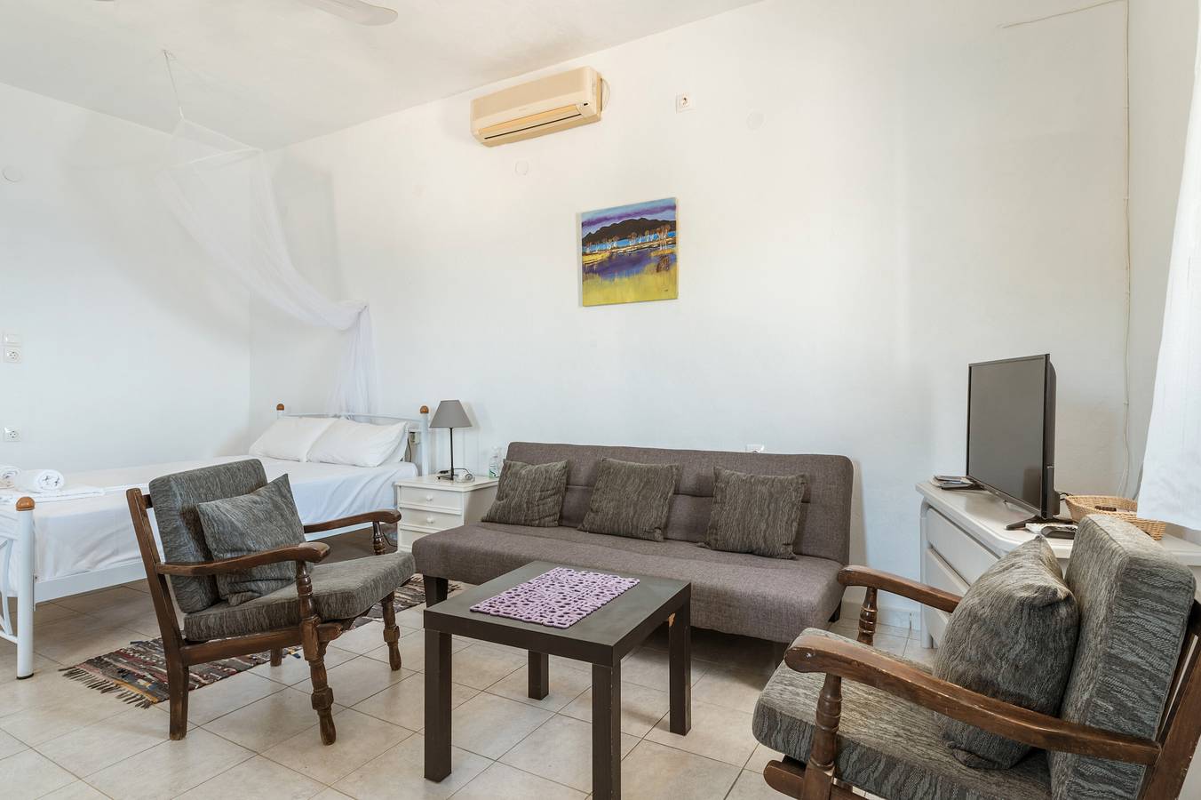 Entire studio, 'Kna Studio A' with Sea View, Wi-Fi and Air Conditioning in Andros
