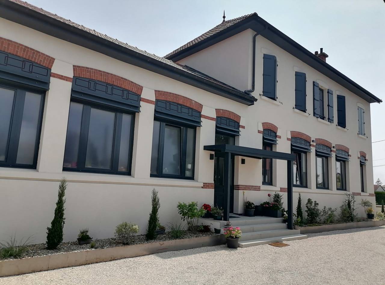 Chambres d'hôtes "L'école est finie" - Chambre "Géométrie" in Saulon-la-Chapelle, Région de Dijon