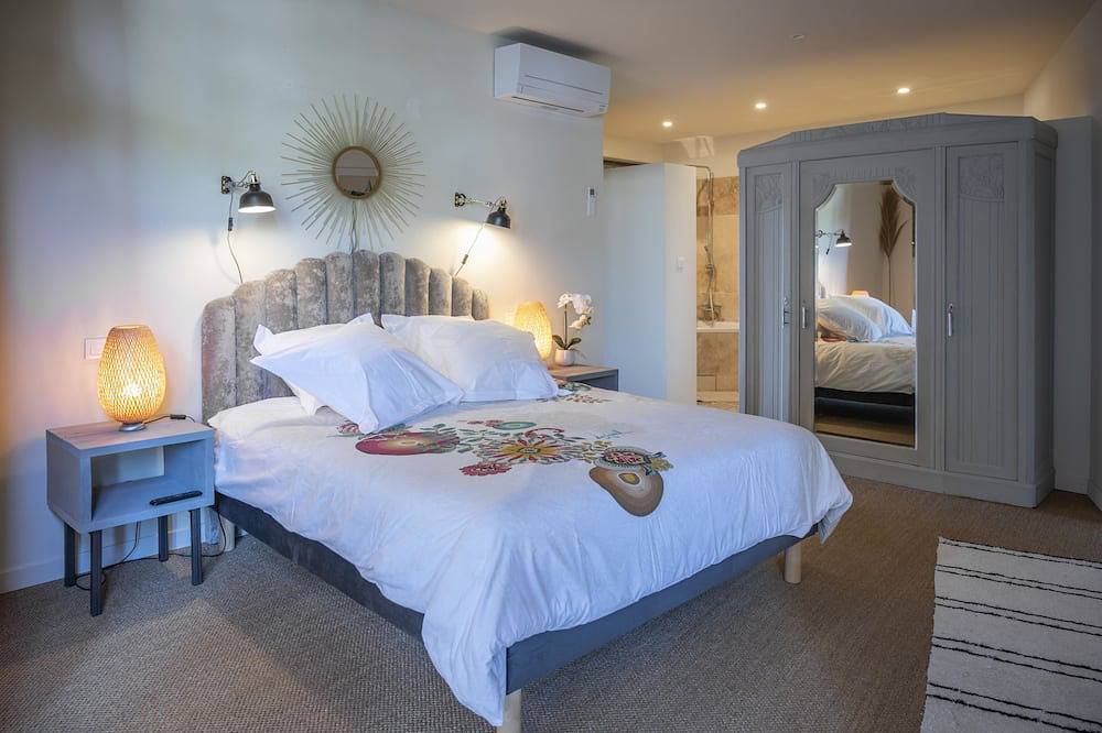 Ganze Wohnung, Fully furnished 4 bedroom/4 bath weekly vacation rental with pool and terraces. in Saint-Nazaire-d'Aude, Mittelmeerküste (Frankreich)