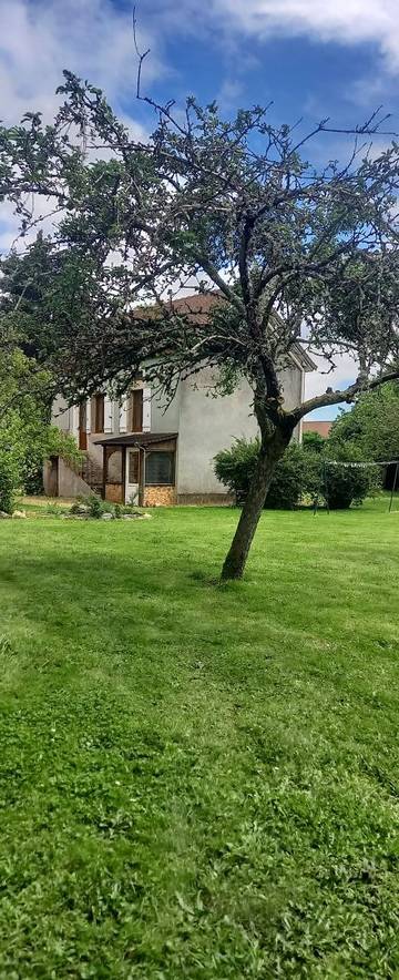 Gîte pour 4 personnes, avec jardin et terrasse dans Thoste