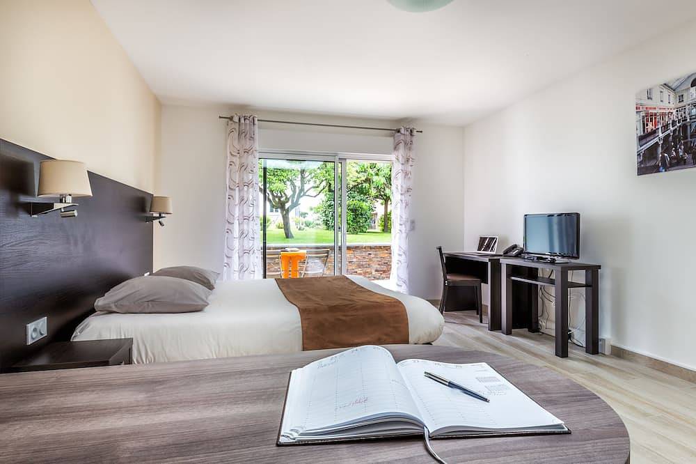 Entire apartment, Spacious and comfortable studio with private terrace in Rezé, Nantes region