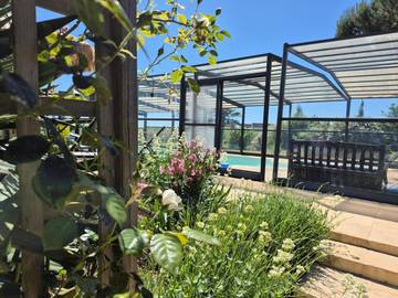 Location de vacances pour 14 personnes, avec sauna et piscine ainsi que jardin et vue dans Les Hermites