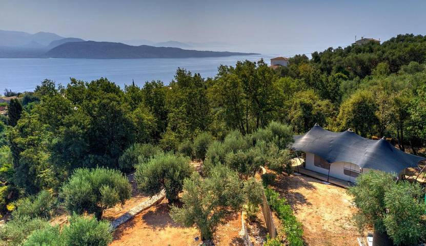 Camping για 2 άτομα, με Ταράτσα και Κήπο καθώς και Πισίνα και Θέα στην Κέρκυρα