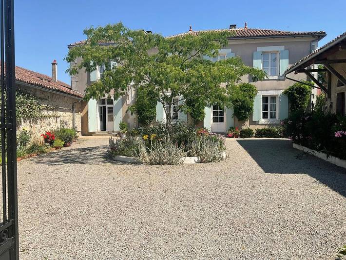 Maison de campagne pour 2 personnes, avec terrasse ainsi que jardin et piscine à Saint-Germain-de-Confolens - 2