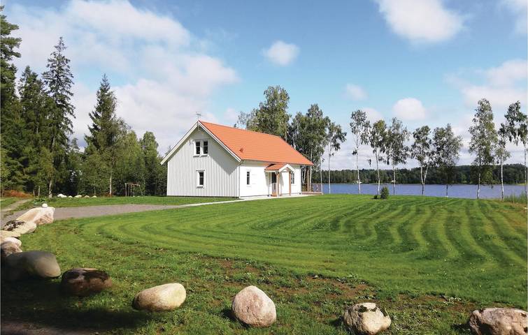 Vacation house for 6 people with terrace in Starkeryd, Linnesjön