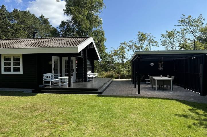 Ferieudlejning for 4 personer, med terrasse og have, husdyr tilladt i Hou
