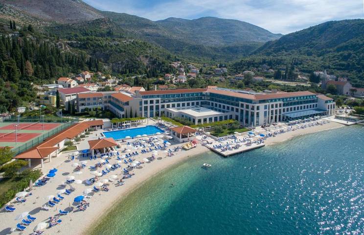 Hotel para 5 personas, con jardín y sauna además de piscina y jacuzzi - 1