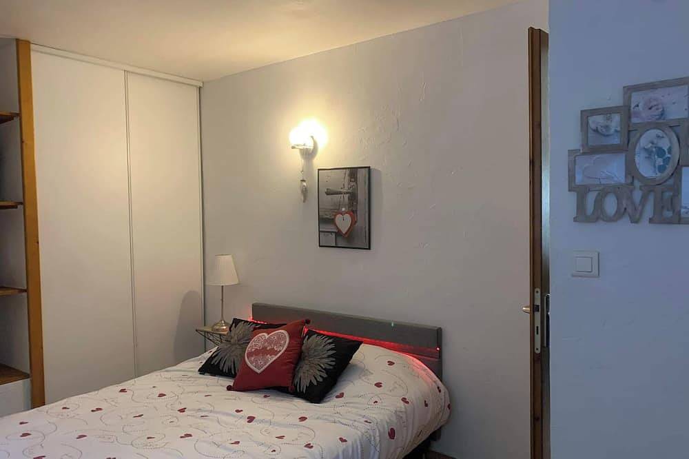 Homerez - Charming house in Maillane with a private pool in Maillane, Arles region