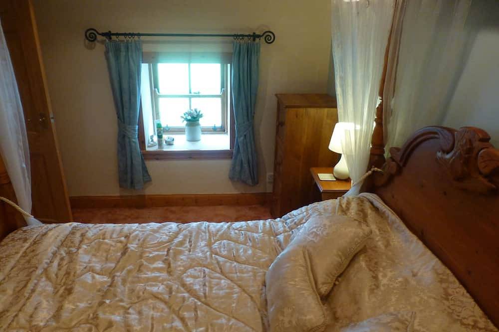 Welcome to our romantic, traditional thatched blackhouse; an ideal retreat in North Uist, Outer Hebrides