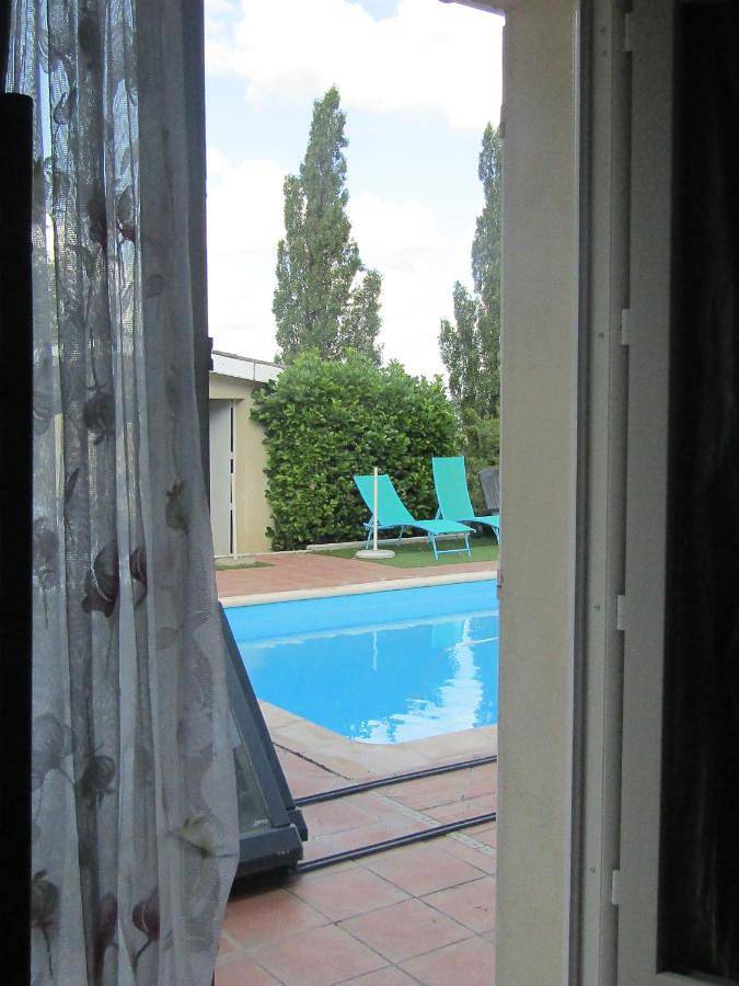 Gîte pour 2 personnes, avec vue ainsi que piscine et jardin à Calmont - 2