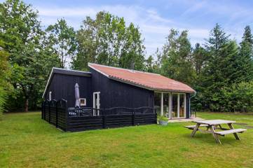 Ferienhaus für 8 Personen, mit Sauna und Whirlpool sowie Pool und Terrasse, mit Haustier in Arrild
