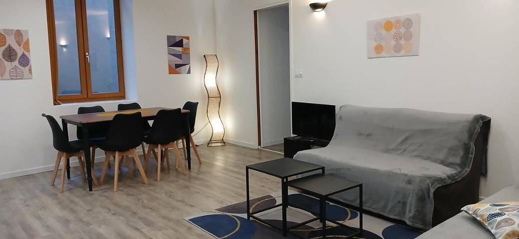 Gîte pour 6 personnes, avec terrasse à Gignac